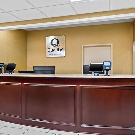 Quality Inn & Suites Airport North - Stone Oak San Antonio Bagian luar foto