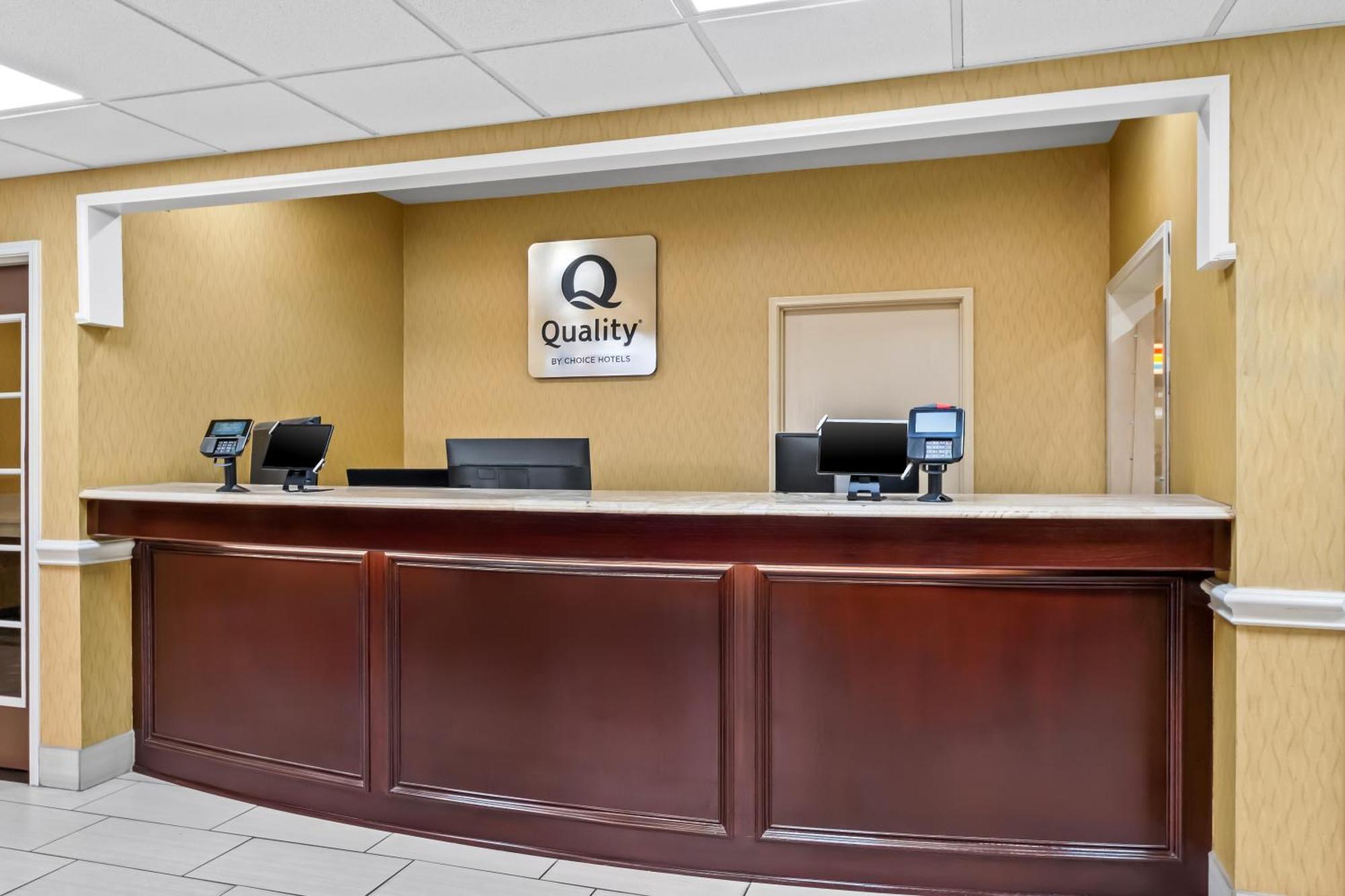 Quality Inn & Suites Airport North - Stone Oak San Antonio Bagian luar foto
