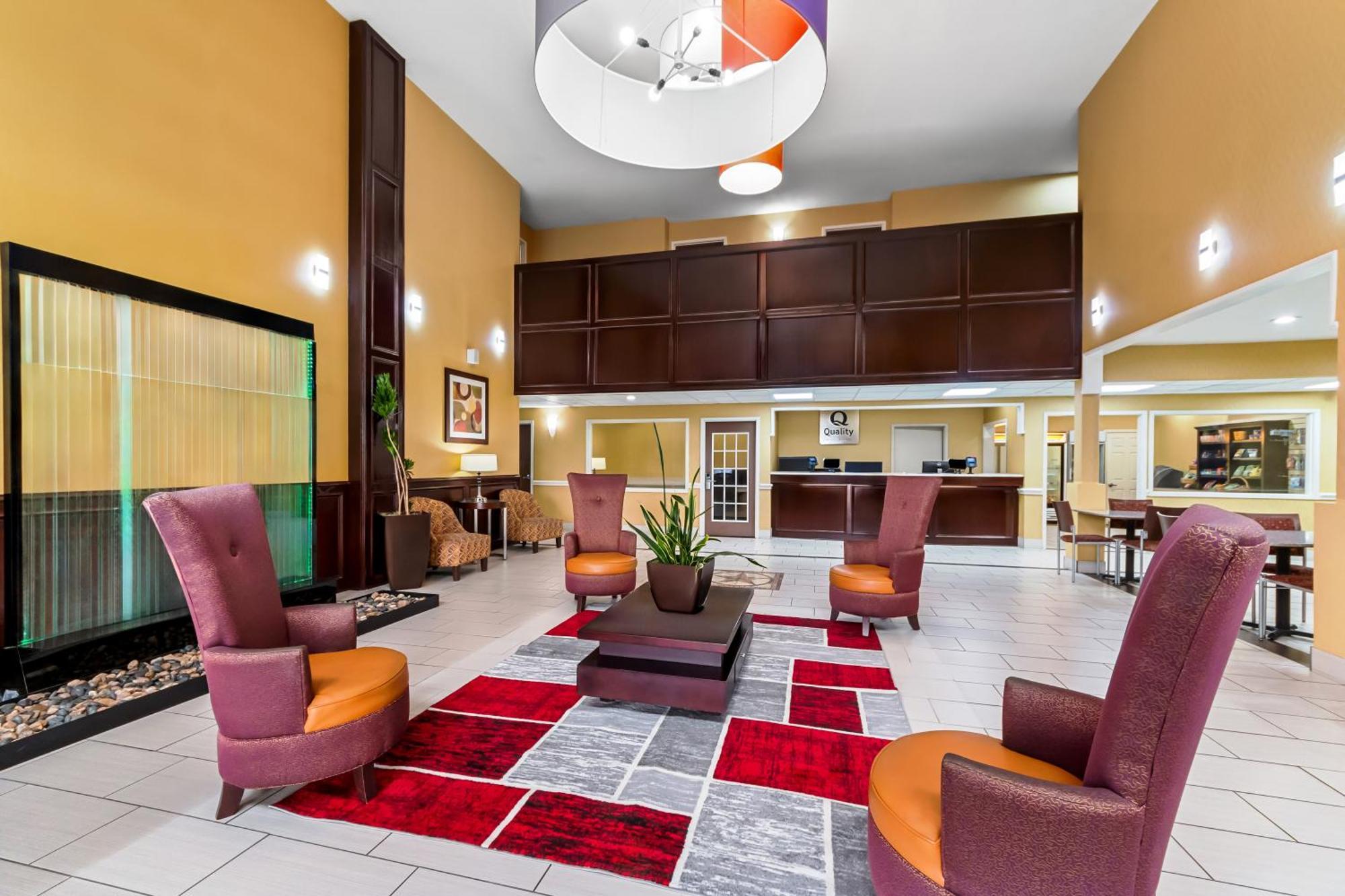 Quality Inn & Suites Airport North - Stone Oak San Antonio Bagian luar foto