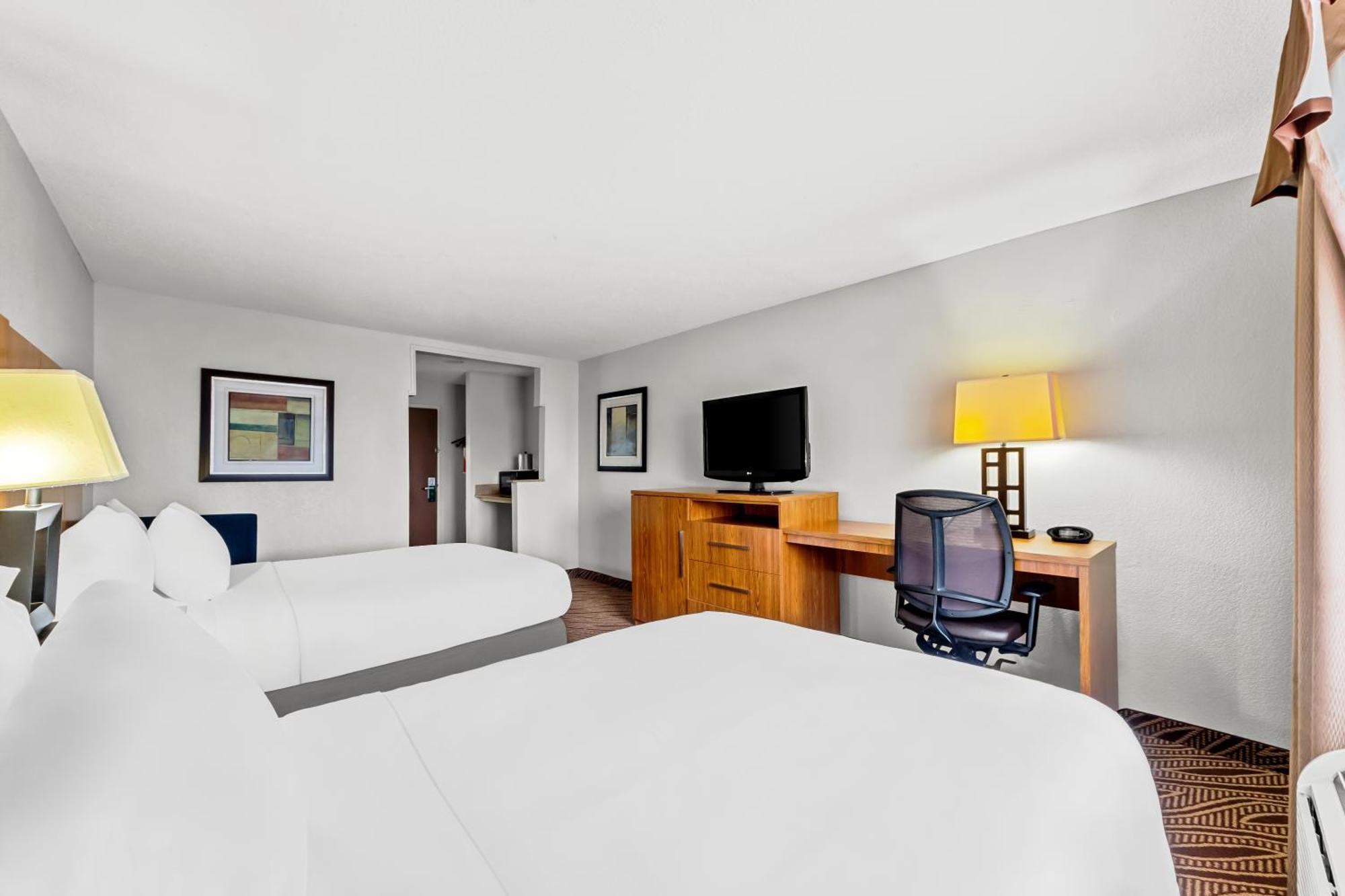 Quality Inn & Suites Airport North - Stone Oak San Antonio Bagian luar foto