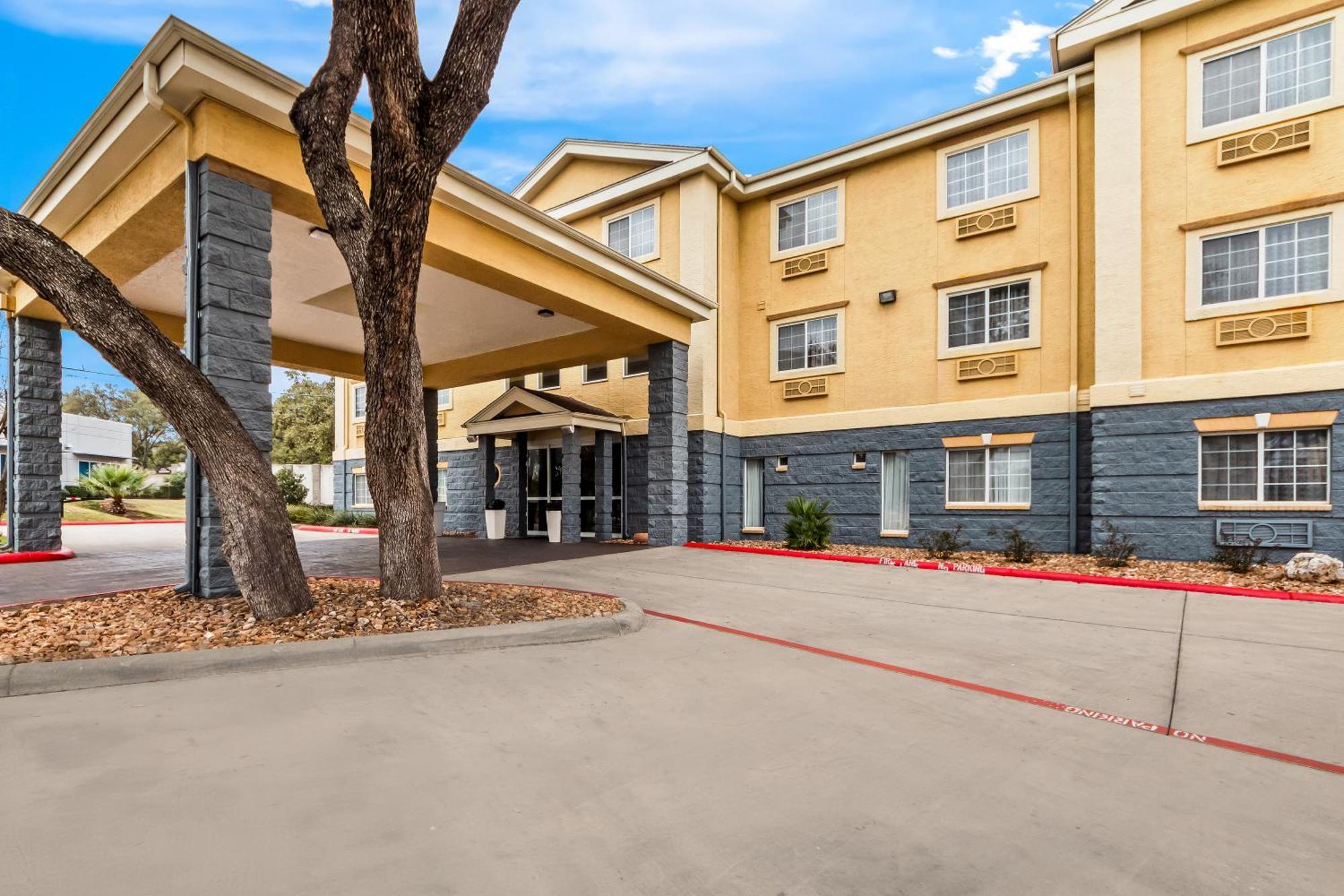 Quality Inn & Suites Airport North - Stone Oak San Antonio Bagian luar foto