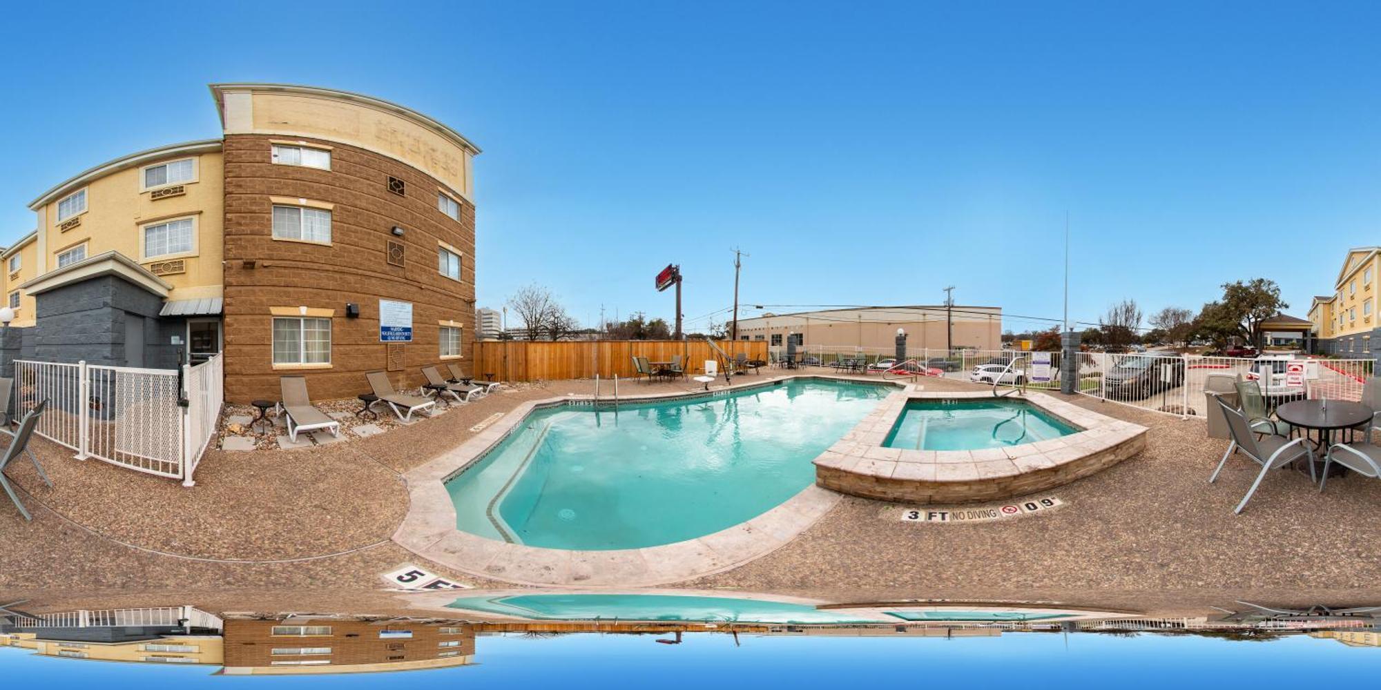 Quality Inn & Suites Airport North - Stone Oak San Antonio Bagian luar foto